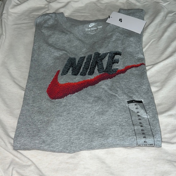 NWT Nike Sportswear gray red black Men's T-Shirt - Picture 3 of 3